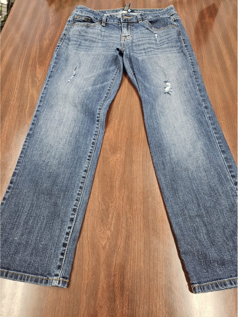 APT 9 Women's Boyfriend Jeans Size 4 Medium Wash Distressed Stretch Casual Denim
